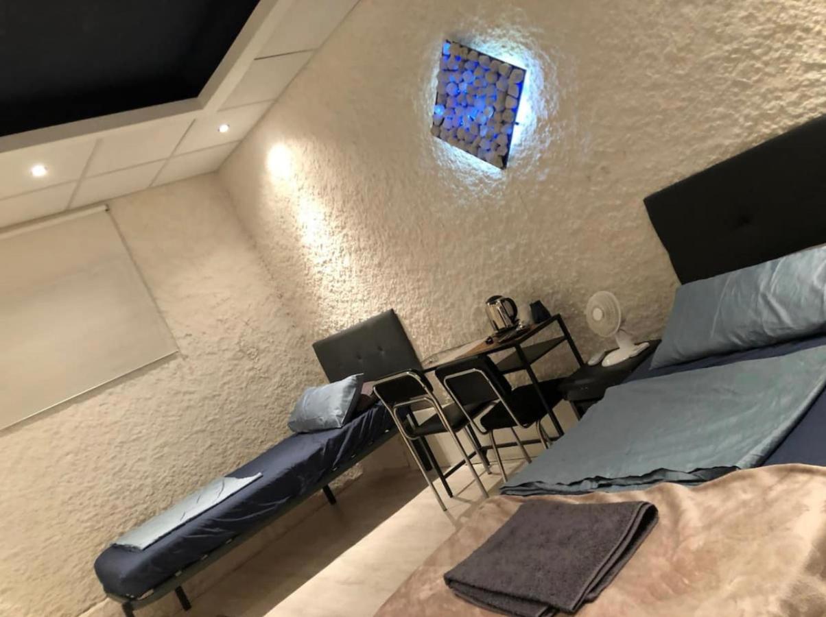 Parsa Homstay Madrid Exterior foto